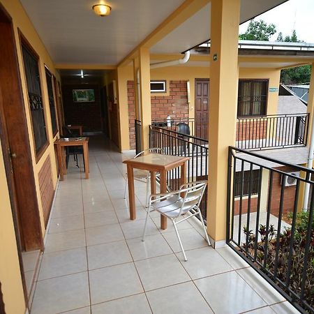 Hotel Lilian Puerto Iguazú Kültér fotó
