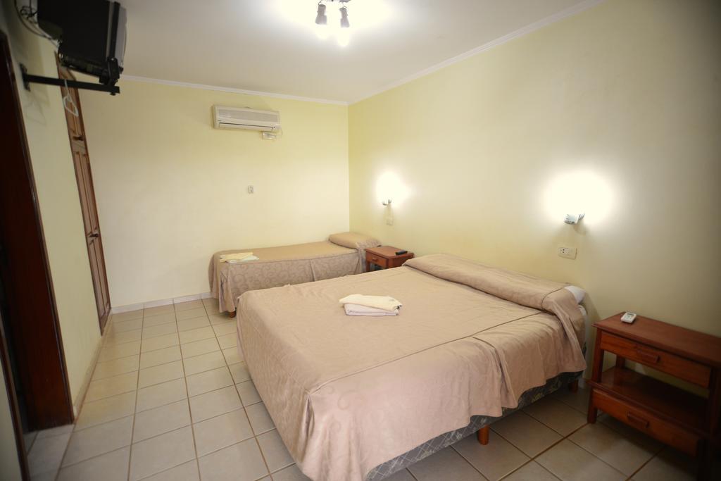 Hotel Lilian Puerto Iguazú Kültér fotó